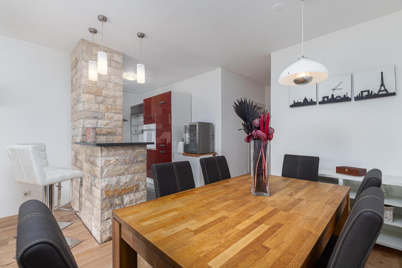Appartement Massa 200 M To The
